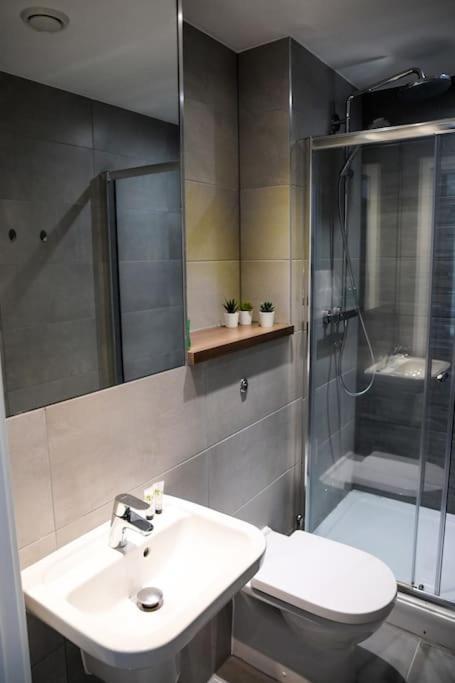 Modern 2 Bedroom Apartment - City Centre - Parking Manchester Kültér fotó