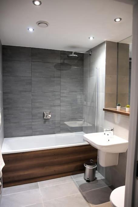 Modern 2 Bedroom Apartment - City Centre - Parking Manchester Kültér fotó